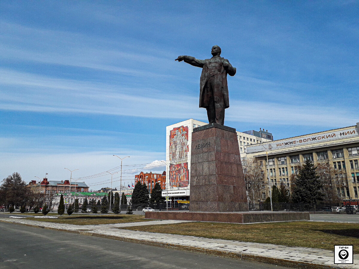 В и ленин новосибирск центральный район фото Памятник Владимиру Ильичу Ленину на Театральной площади города Саратова Тур-64: 