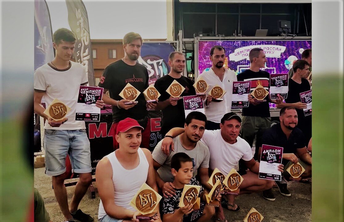 Участники команды УРАЛ. Сергей - третий слева во втором ряду