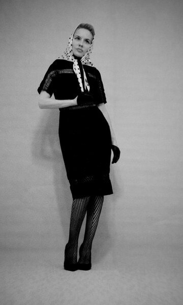 Стою на полустаночке... В цветастом полушалочке