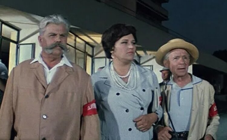 Кадр из фильма "Бриллиантовая рука"