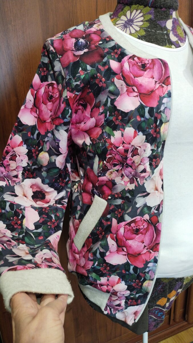 Мягкие уютные манжеты и кармашки.