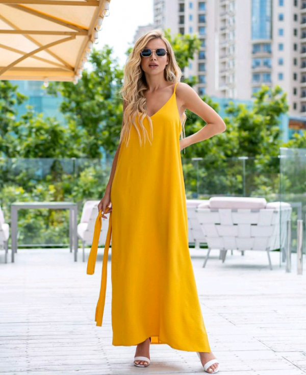 Каждая девушка должна приобрести на лето женственный сарафан.