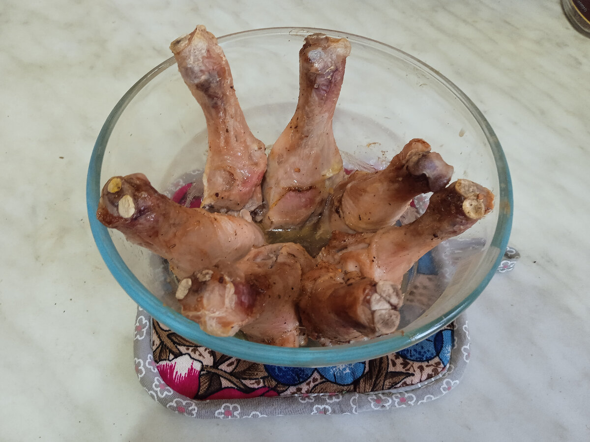 Запечённая в духовке голень. Фотография сделана мной. 