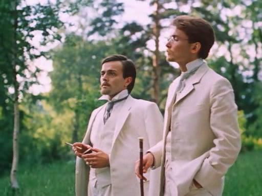 Кадр из фильма "Жизнь Клима Самгина". Интеллигент Клим Самгин (справа) и представитель исчезающего дворянства Иван Туробаев (слева). Фото: kinopoisk.ru