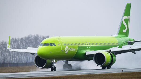    Самолет Airbus A320neo авиакомпании S7 Airlines в аэропорту Толмачево в Новосибирске© РИА Новости / Александр Кряжев