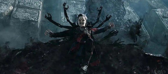 Кадр из фильма "Доктор Стрэндж: В мультивселенной безумия". Фото взято с сайта:https://shazoo.ru/2022/06/27/128571/koncept-arty-i-podrobnosti-sozdaniia-raznyx-strendzei-v-zakulisnom-video-doktor-strendz-v-multivselennoi-bezumiia