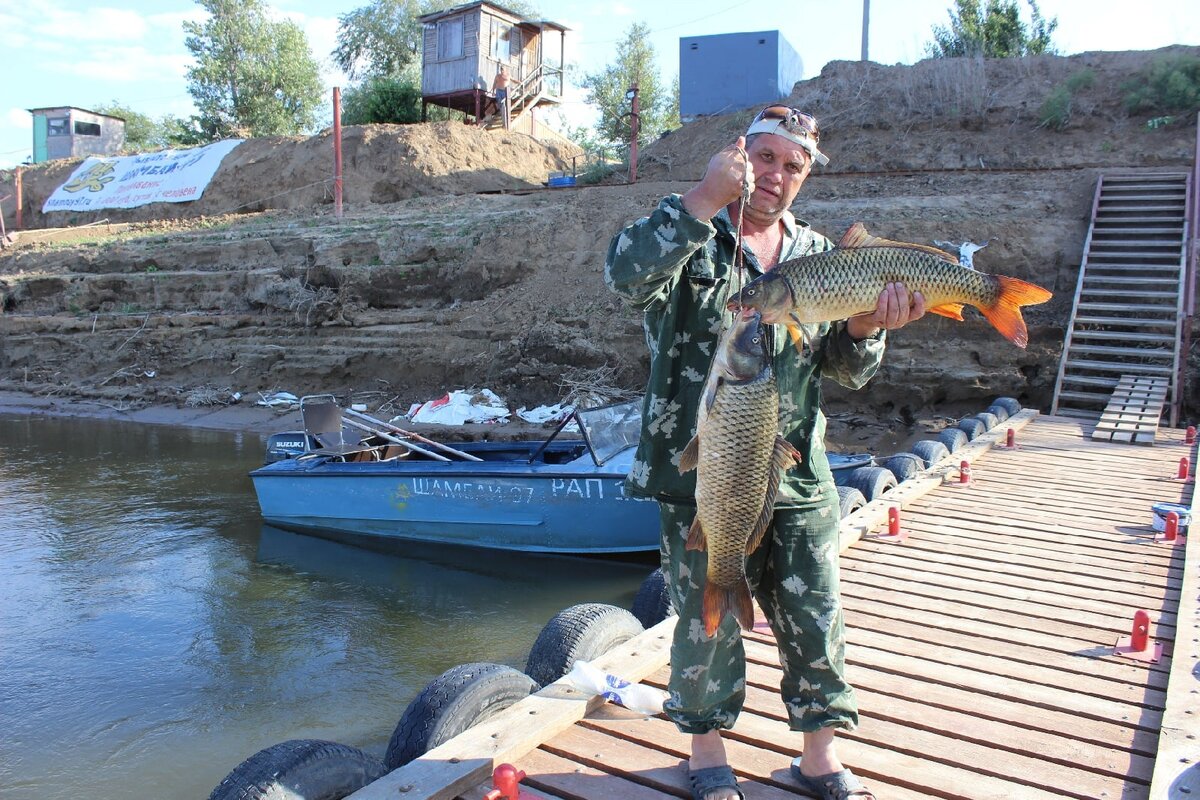 Встречаю мужа с рыбалки. 