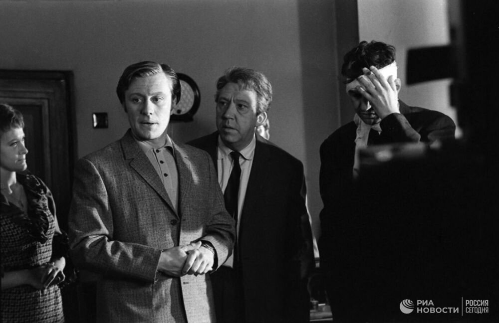 Валентина Талызина, Андрей Миронов, Юрий Никулин и Георгий Бурков на съемках фильма «Старики-разбойники», 1971 год. Фото: РИА «Новости»