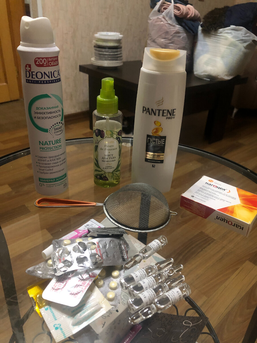 На фоне последствия расхламления. которое ждет своих новых хозяев