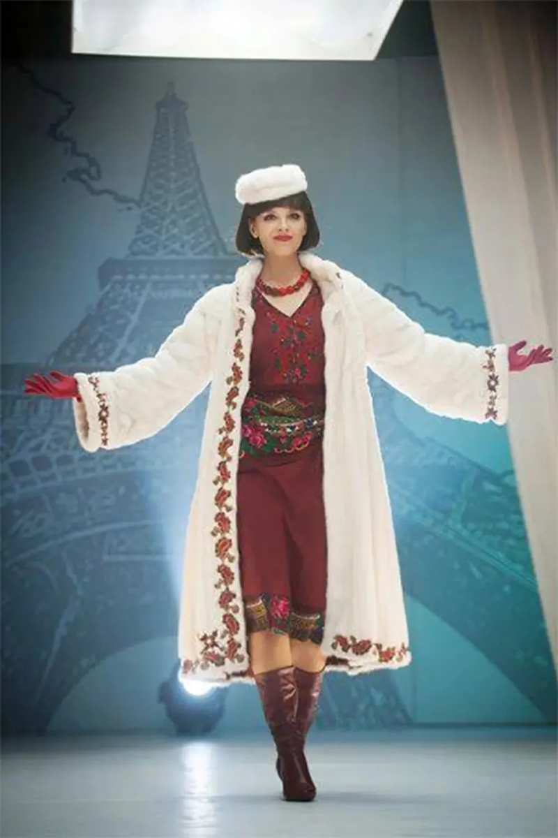 Регина Збарская красная Королева