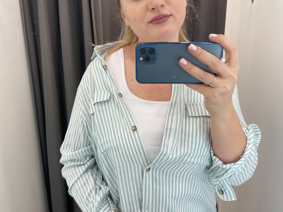 Конечно, для строгого дресс-кода такой образ не подойдет, но прийти в офис в начале осени так я считаю вполне уместно.