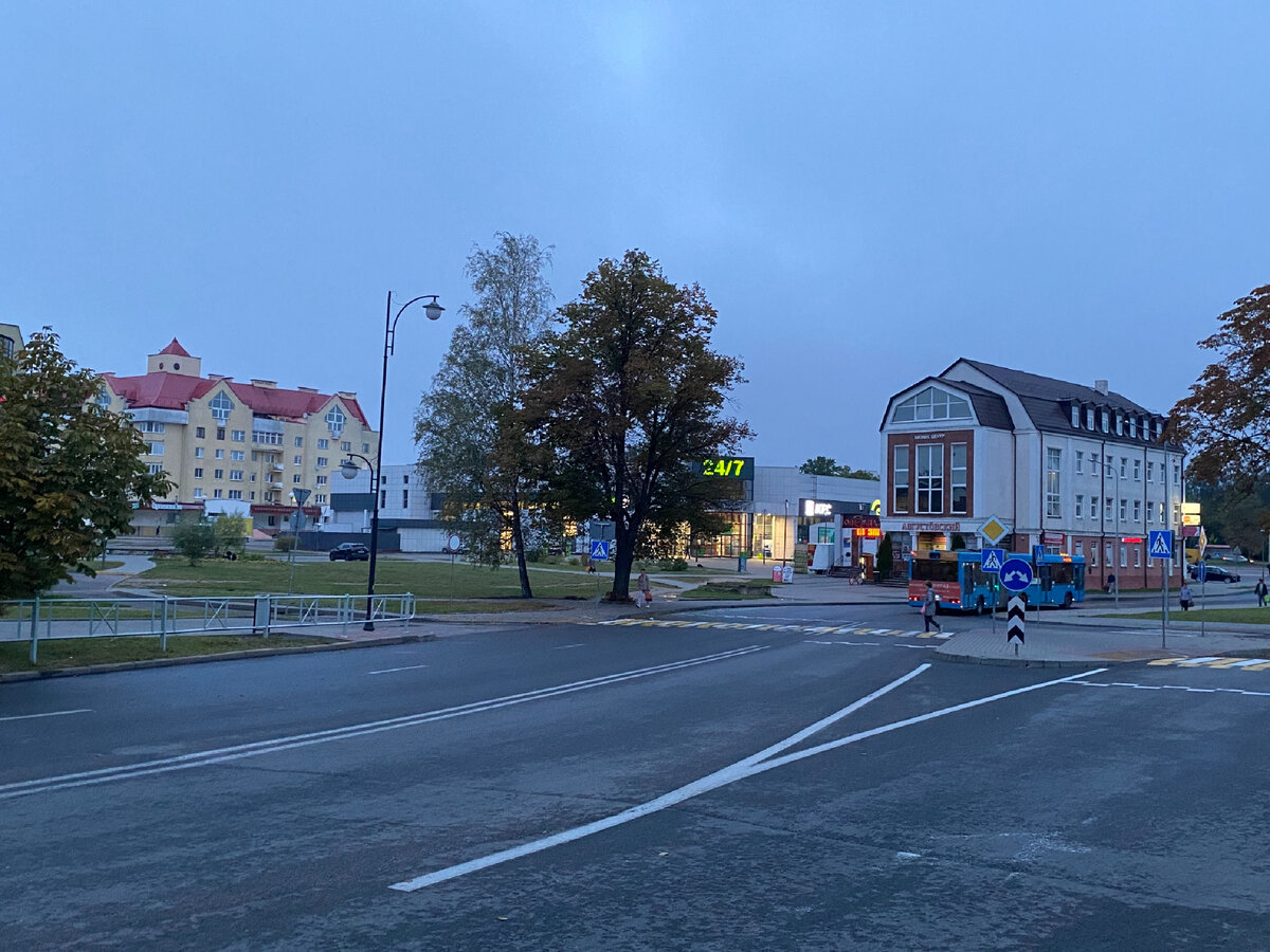 Напротив ж/д вокзала 