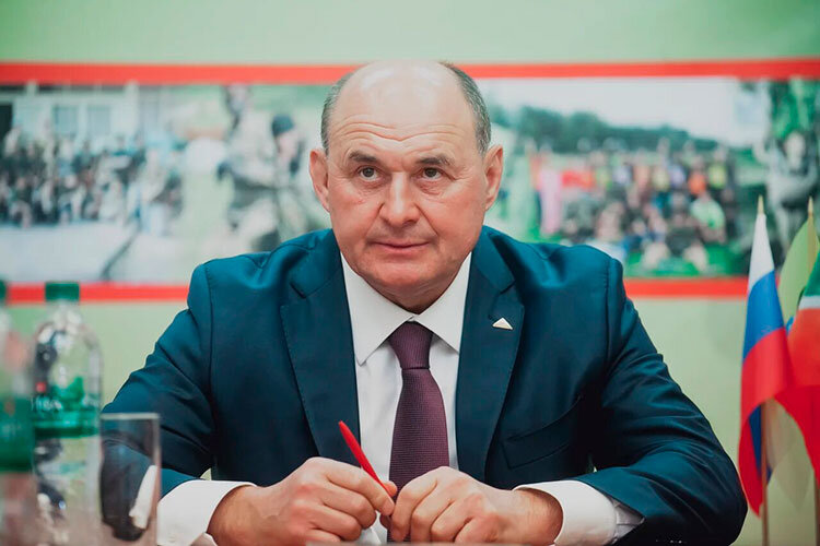    Иван Егоров: «Учитывая мое педагогическое образование и отцовский опыт, кому, как не мне, понимать, что именно в школе мы закладываем фундамент нашего будущего»