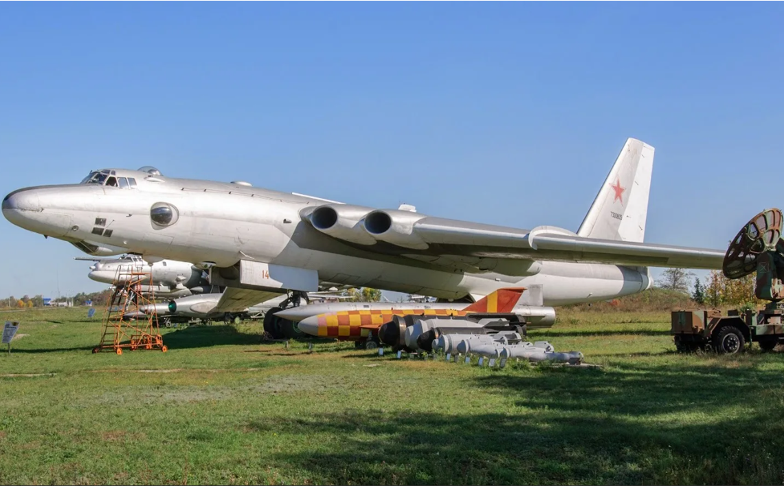 Советский стратегический бомбардировщик 3М, ставший основой для создания "Атланта".