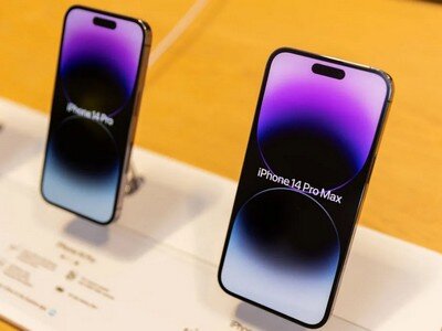    Продажи iPhone в России сократились почти вдвое