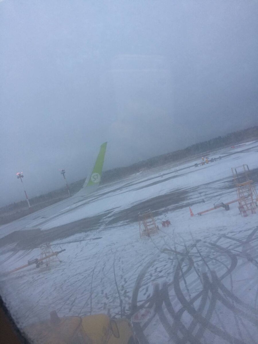Аэропорт Мурманска встречает снежном и холодом