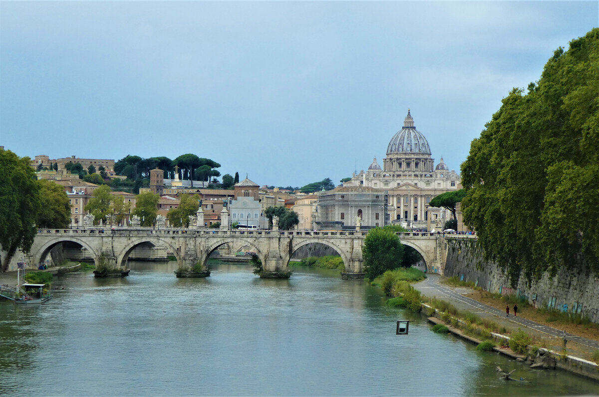 Я рада, что смогла показать бабушке свой любимый город.:) Она его часто вспоминает до сих пор. 