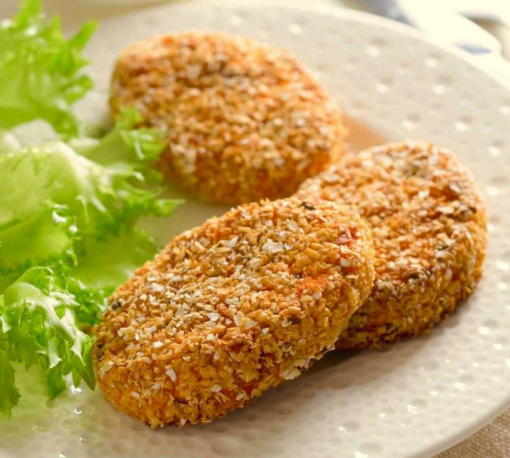 Котлеты из овсянки и куриных шкварок.