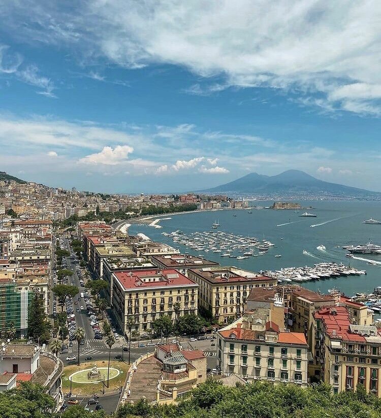 Неаполитанцы с давних времён считали символом своего города Неаполя - Солнце (Фото взято из источников сети интернет) 