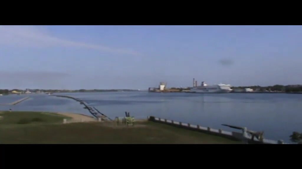 Личное фото. ТМТП с Вантового моста через Даугаву.