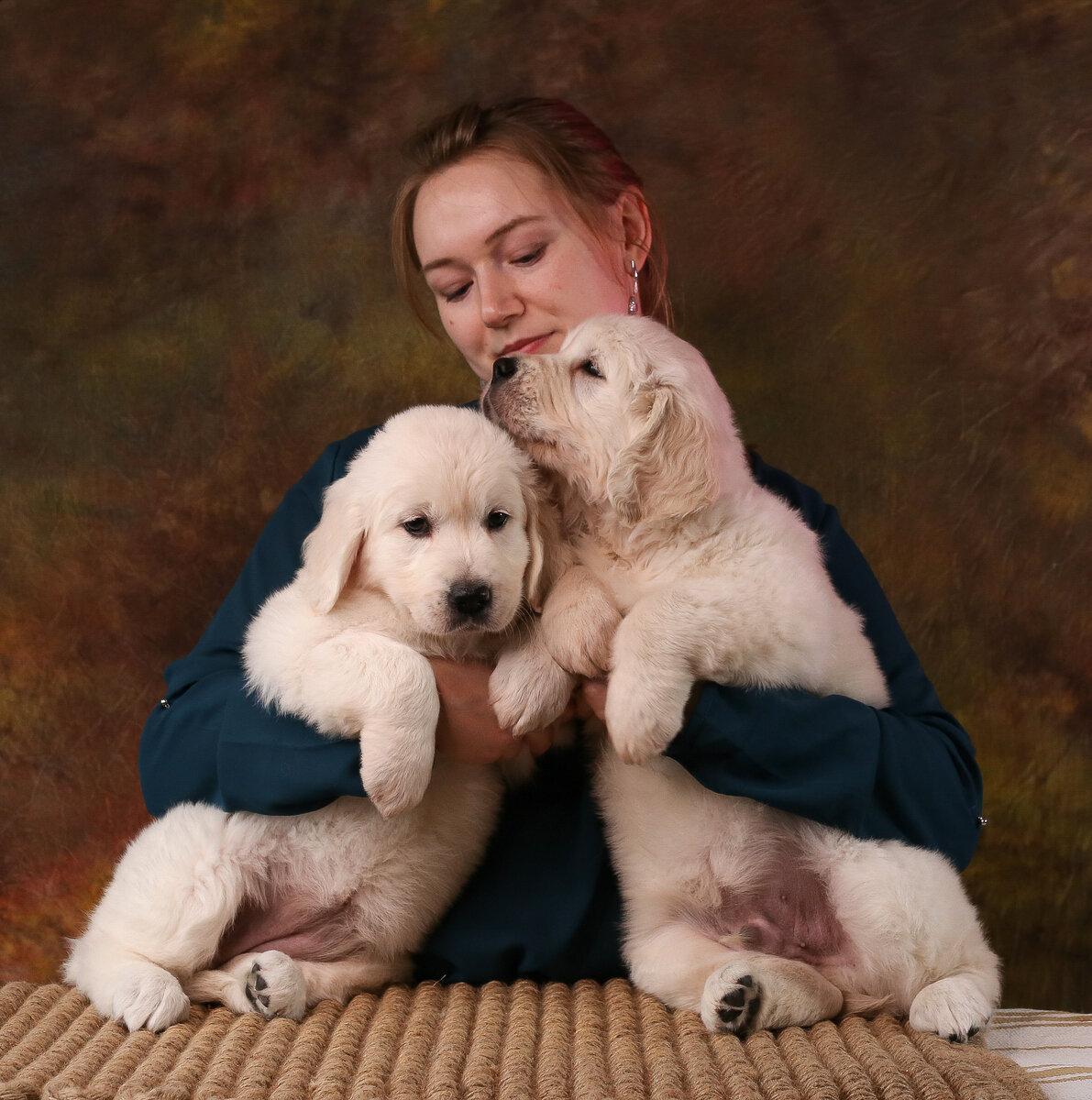 Я и наши щенки золотистого ретривера - Мишель и Дымка. Сейчас им уже 3 года.