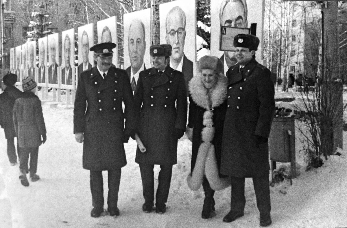 При всех своих недостатках в сравнении с шинелью пальто выглядело довольно симпатично. Фото из личного архива автора.