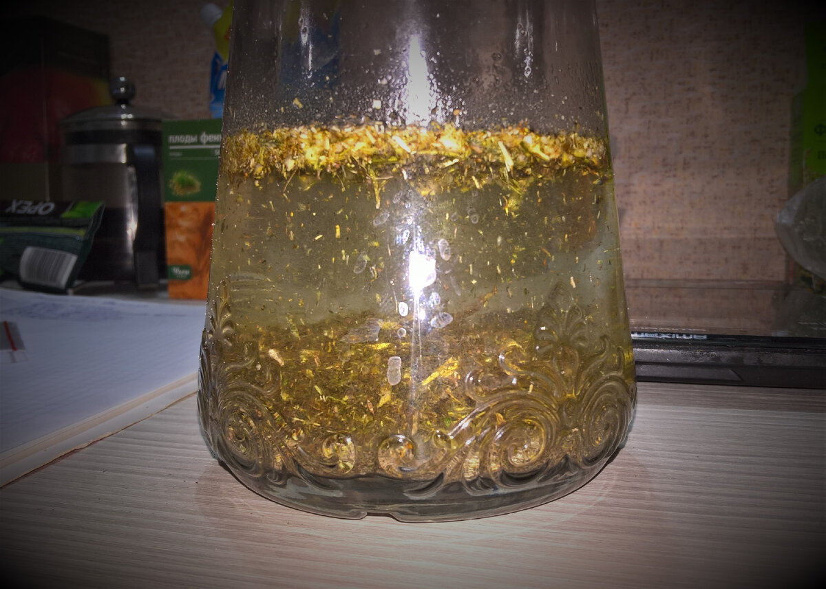 Травы и пряности в спирте. После засыпки