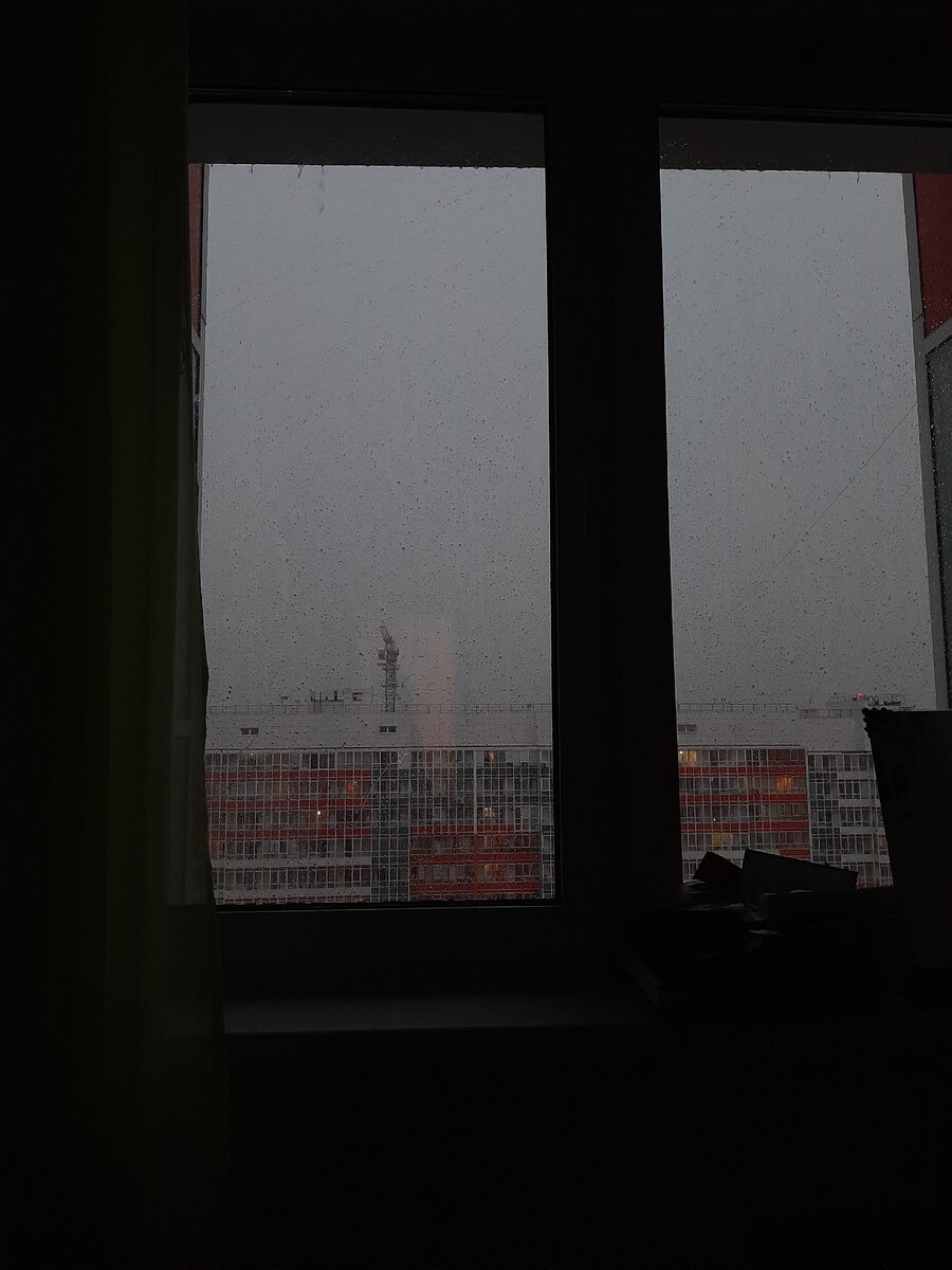 Однообразие и мрак весенних городских пейзажей способны кого угодно вогнать в тоску и депрессию