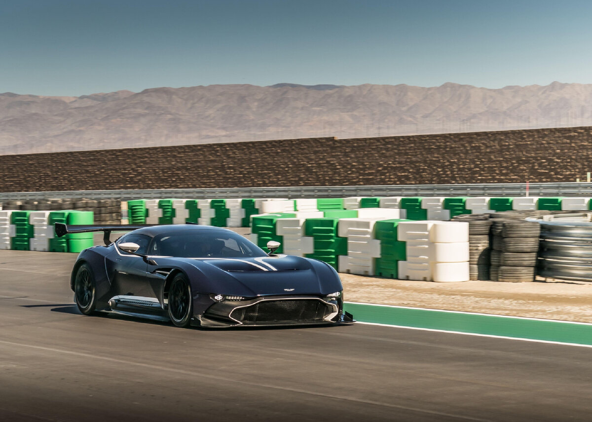 “Aston Martin Vulcan”