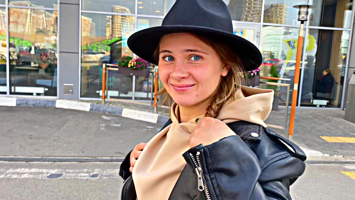 такая довольная, что купили билеты)