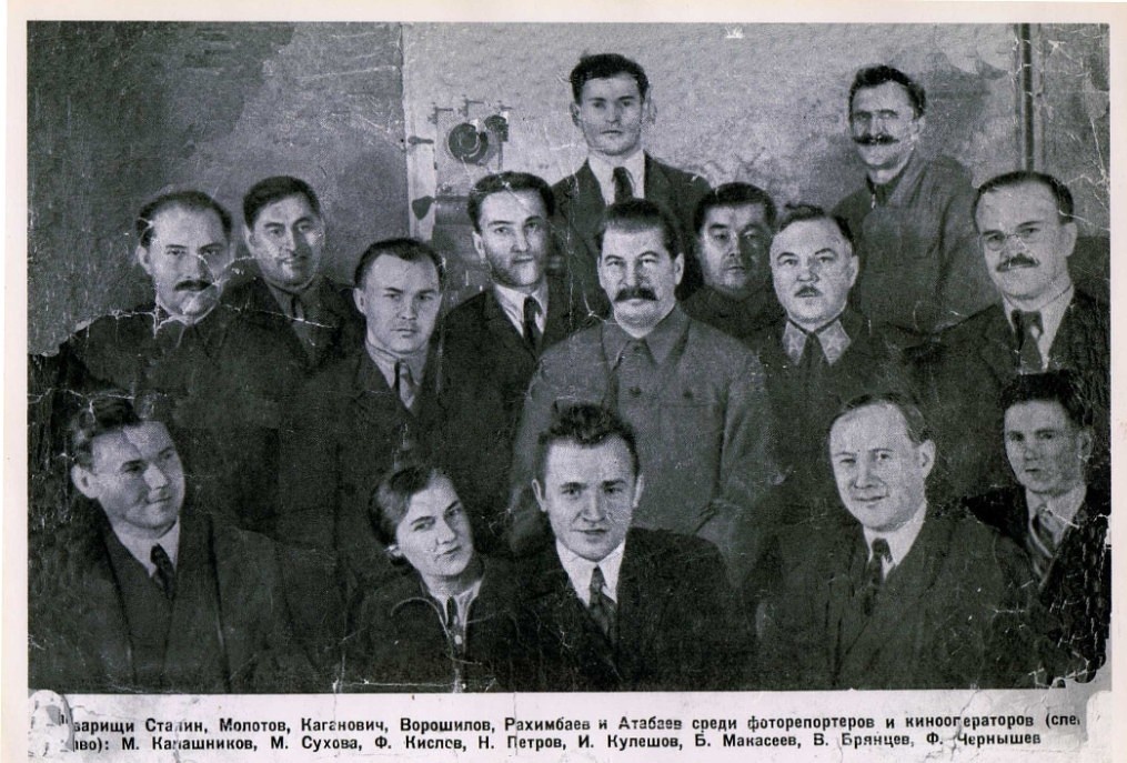На этой фотографии мой дед Чернышёв Фёдор Акимович − в центре в верхнем ряду (над Сталиным). История создания фотографии такова. В один из дней, когда проходили съёмки членов правительства, съёмочная группа попросила у И. В. Сталина сфотографироваться вместе на память. Вождь был не против, и появился вот этот снимок, который потом напечатали в газете. Это как раз фотография из газеты.
