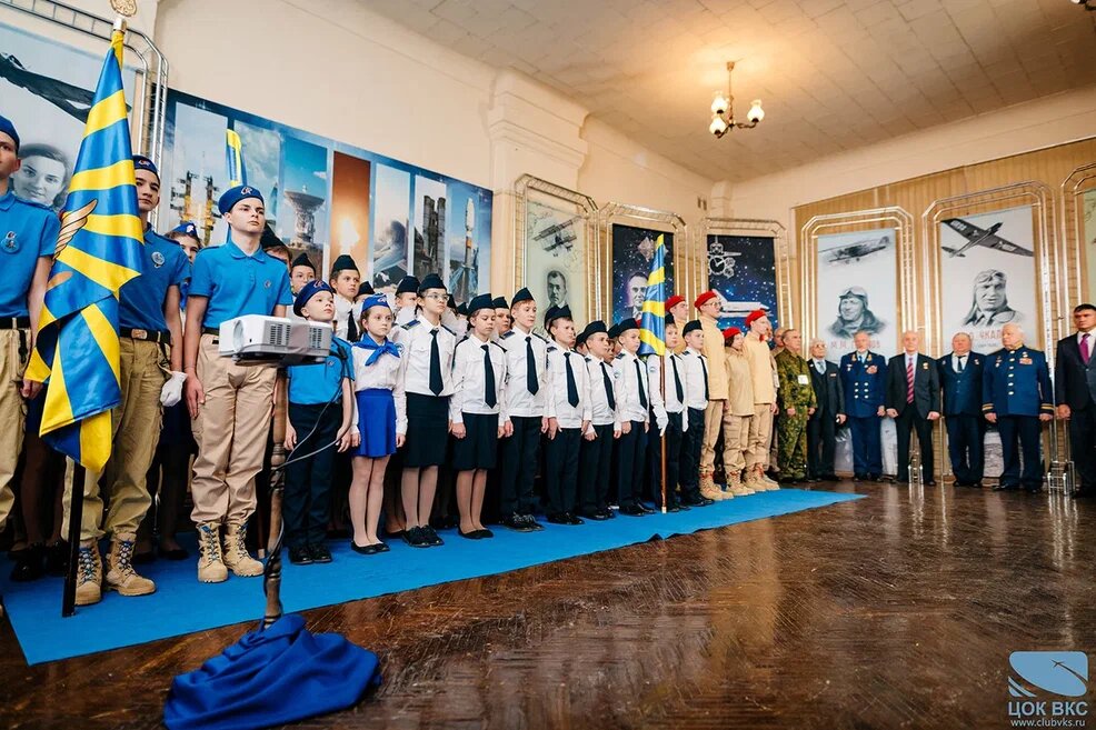 Более 200 ребят принесли клятву юнармейца в Центральном офицерском клубе ВКС