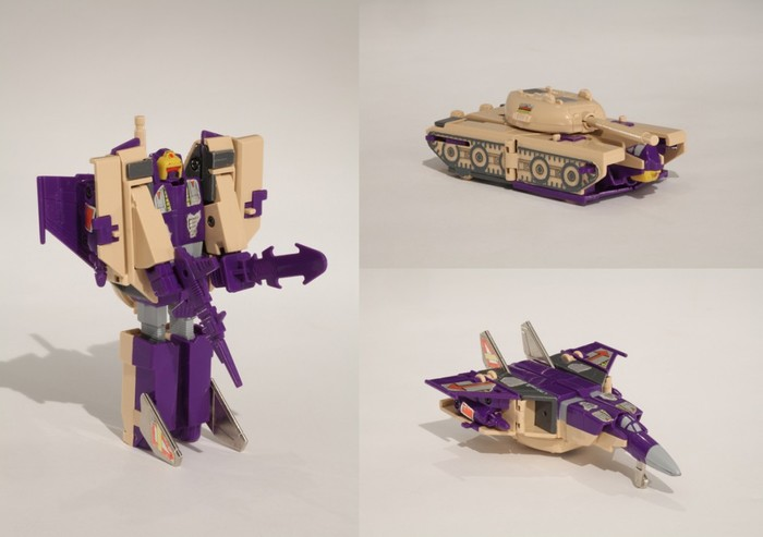 а ещё он стрелял ракетами в режиме самолёта