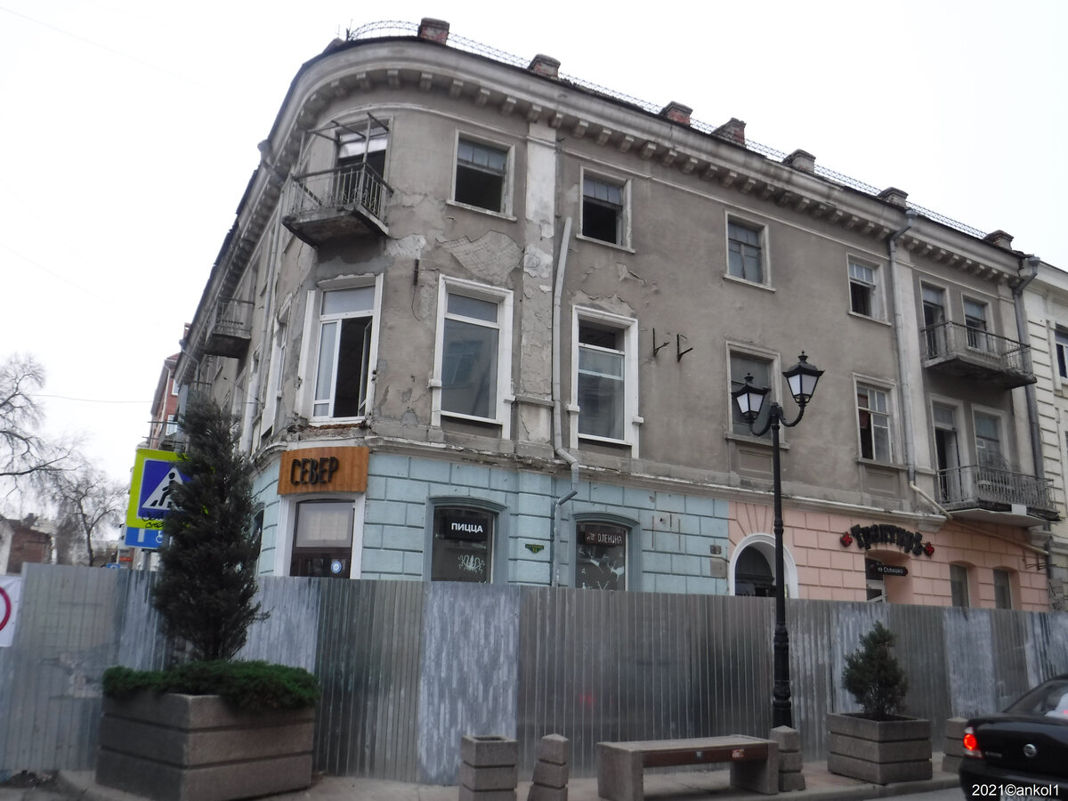 Дом банка, в подвале которого была бронированная комната-сейф  