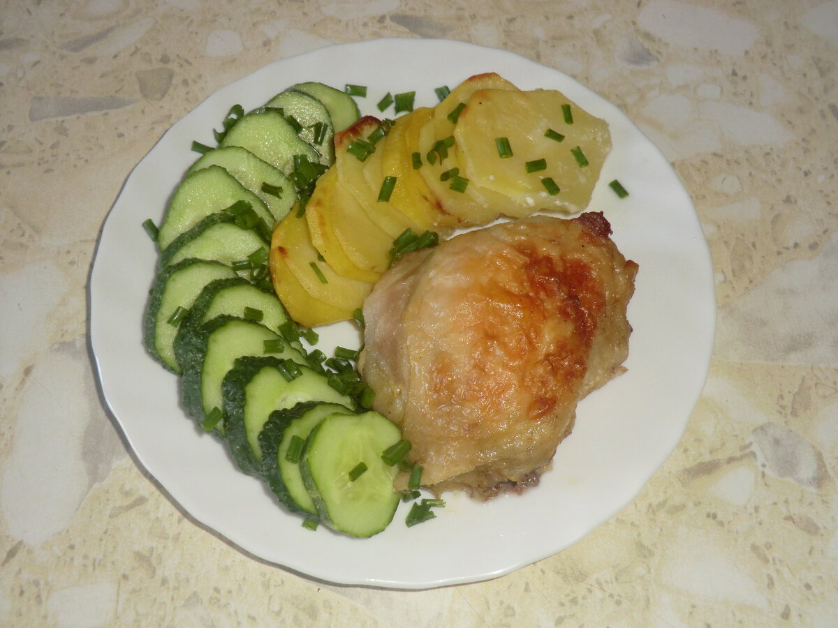 Курица в духовке на скорую руку.