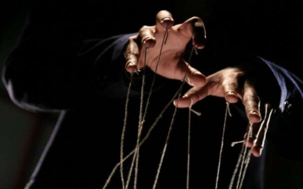 Зависимые манипуляторы очень опасны для самих себя