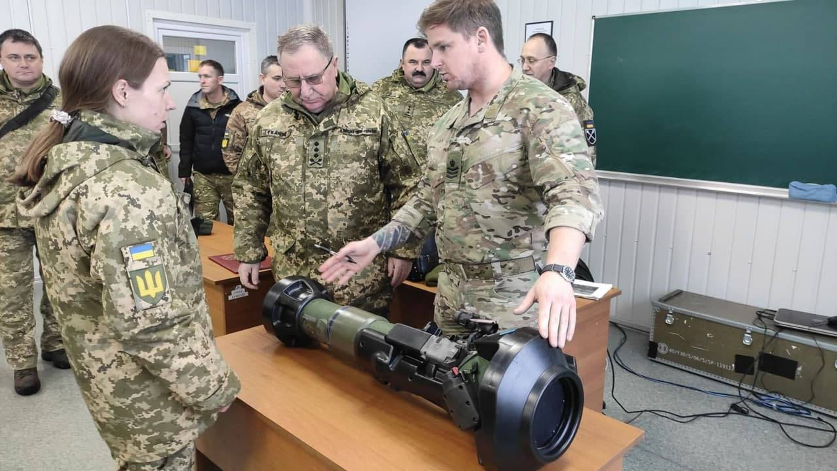 Американские военные обучают украинских. Фото взято из открытых источников. 