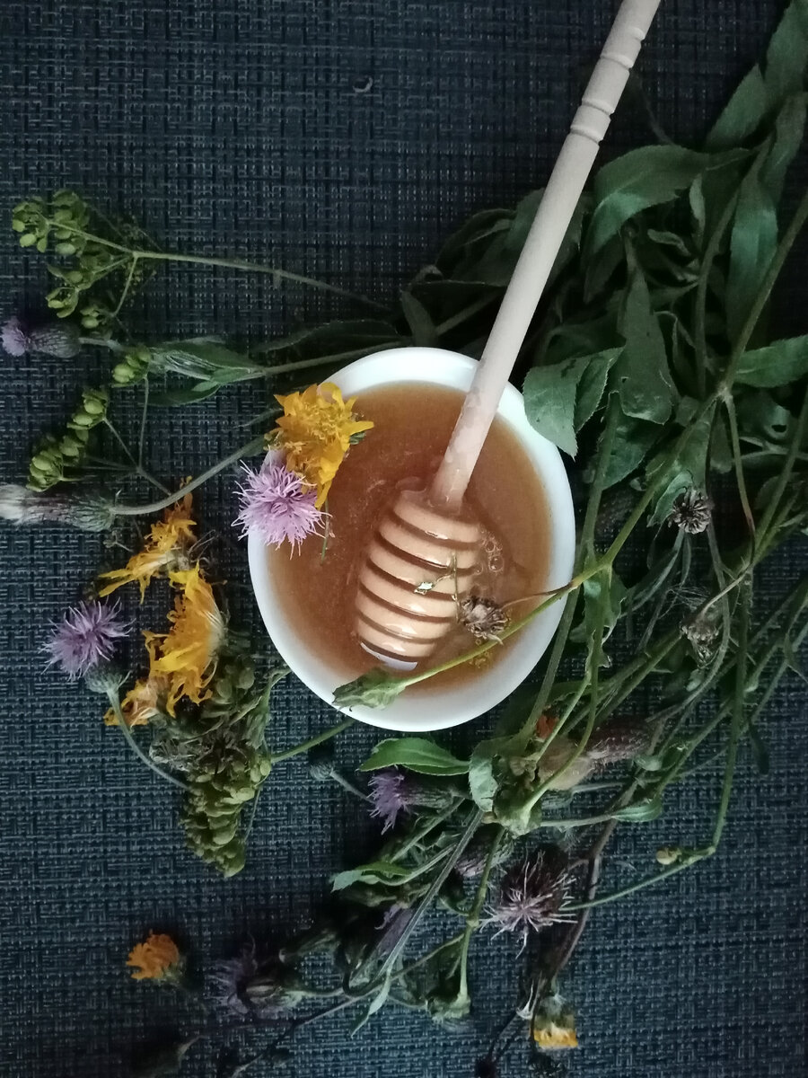 Всего одна чайная ложка меда и стакан воды