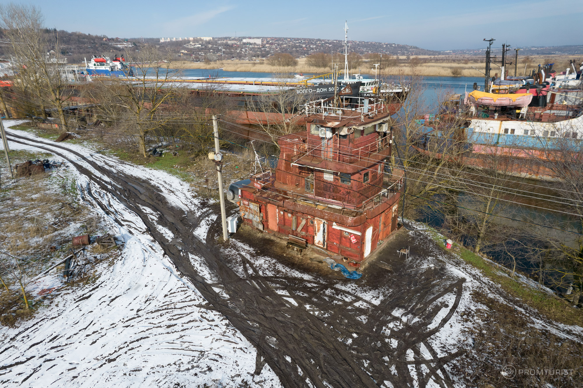 Мужик построил дом из куска корабля и там живёт ⛴??3