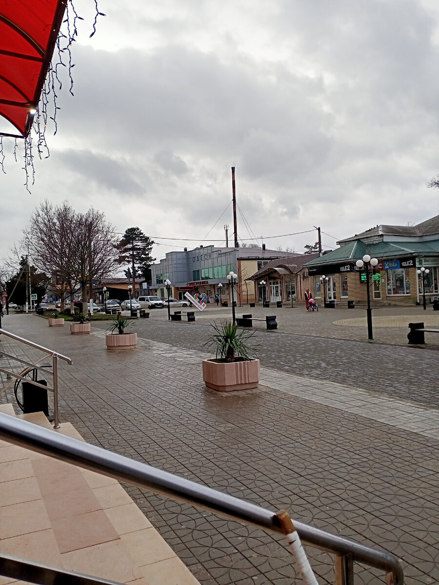 Личное фото. Пешеходная зона на одной из улиц станицы.