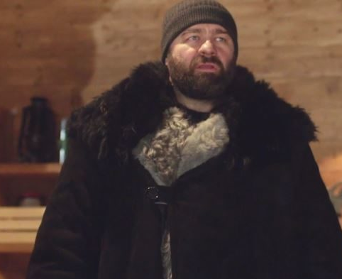 В этом своём одеянии в полный рост, так точно мишка😉😀Разве нет??