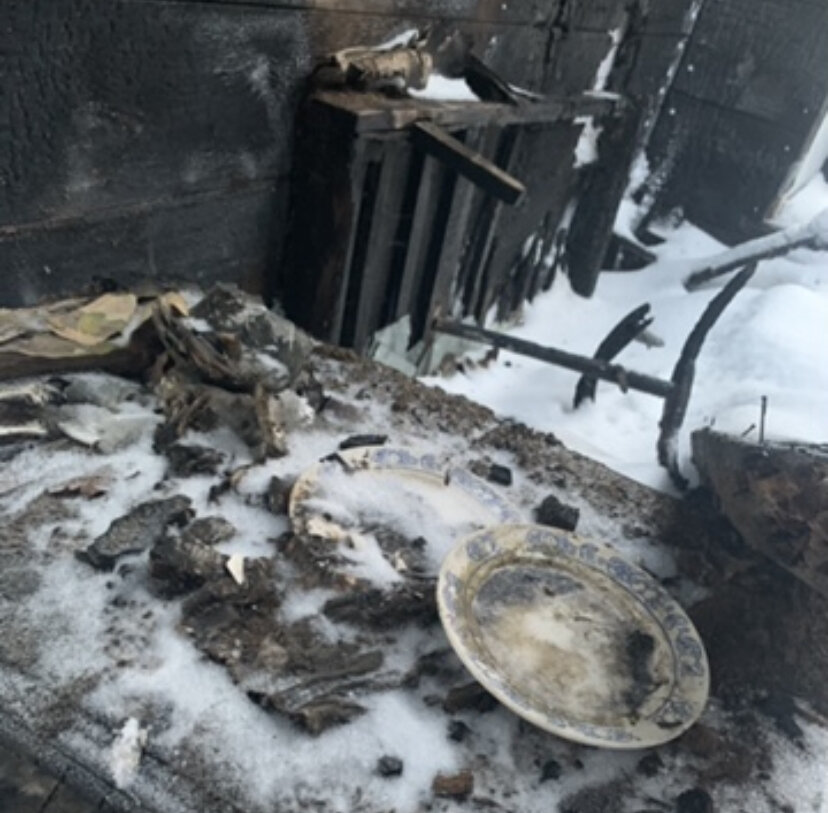 Вот так старое стекло доживает свою жизнь: в пыли и грязи 