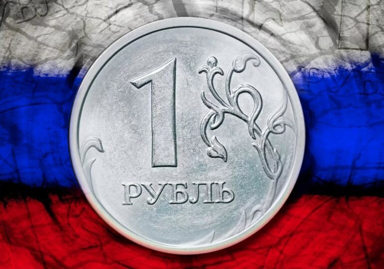 Курс рубля продолжит рушиться: четыре аналитика дали печальные прогнозы
