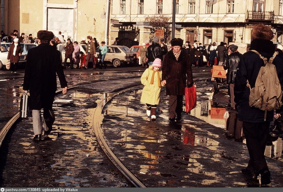 В 1990 х годах стала. Сенная площадь Санкт-Петербург 90-е. Сенная площадь 1990е. Сенная площадь рынок 90е. Питер 90-е Сенной.