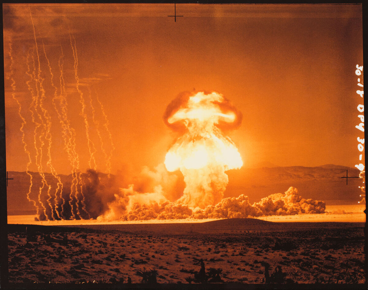 Ядерное оружие массового поражения. Атомное оружие. Взрыв ядерного оружия. Ядерный гриб.