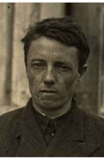 Родной брат деда.  Лейтенант 8 Полка связи. Погиб в августе 1941 года. Осталось два сына и жена.