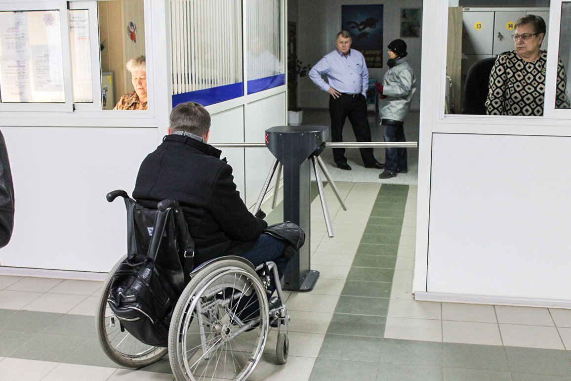 Должник инвалид. Инвалид. Дискриминация людей с ограниченными возможностями. Недоступность для инвалидов. Инвалиды в России.