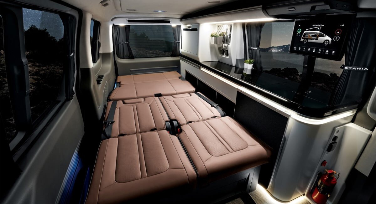   Hyundai Staria 2023     Camper   Limousine     