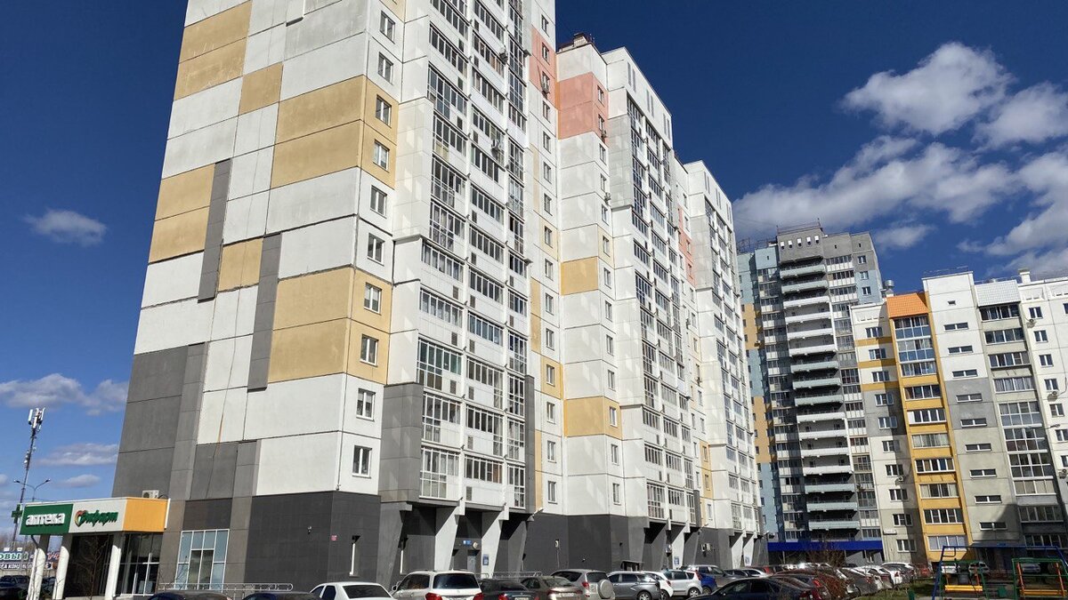 Европанель, 17-ти  "этажка" с помещением для консьержа и двумя комфортными грузо-пассажирскими лифтами