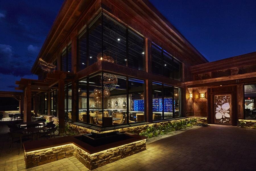 Вечерняя атмосфера AsianGate